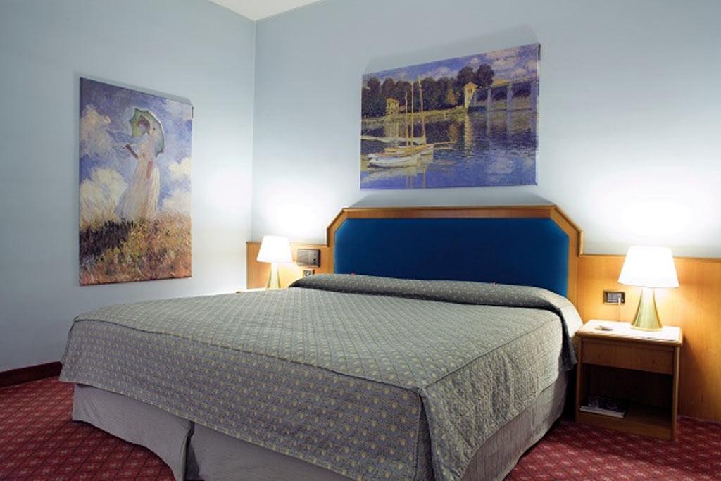 Ih Hotels Milano Eur - เตรซซาโน ซุล นาวีโญ ภายนอก รูปภาพ