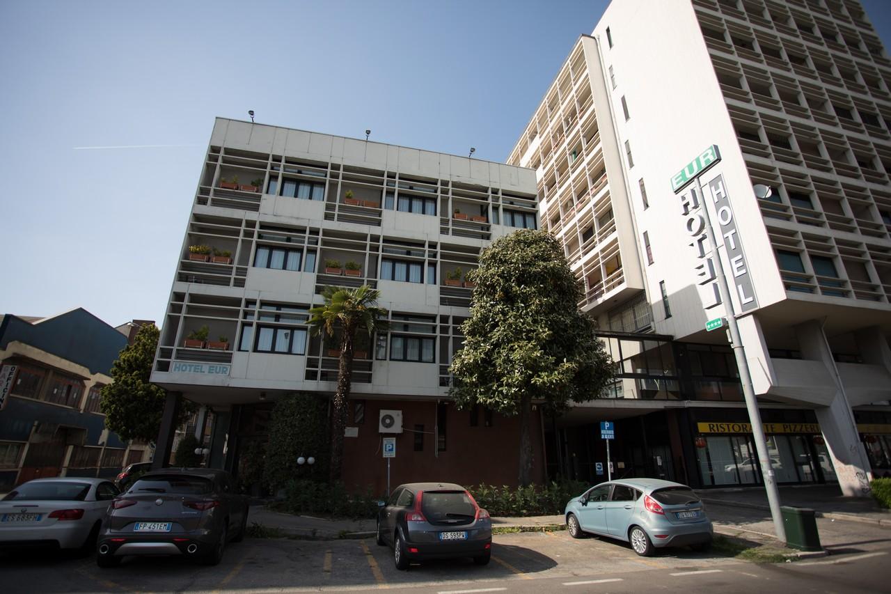 Ih Hotels Milano Eur - เตรซซาโน ซุล นาวีโญ ภายนอก รูปภาพ