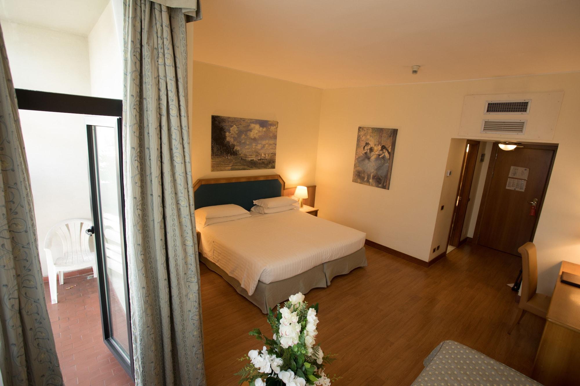 Ih Hotels Milano Eur - เตรซซาโน ซุล นาวีโญ ภายนอก รูปภาพ
