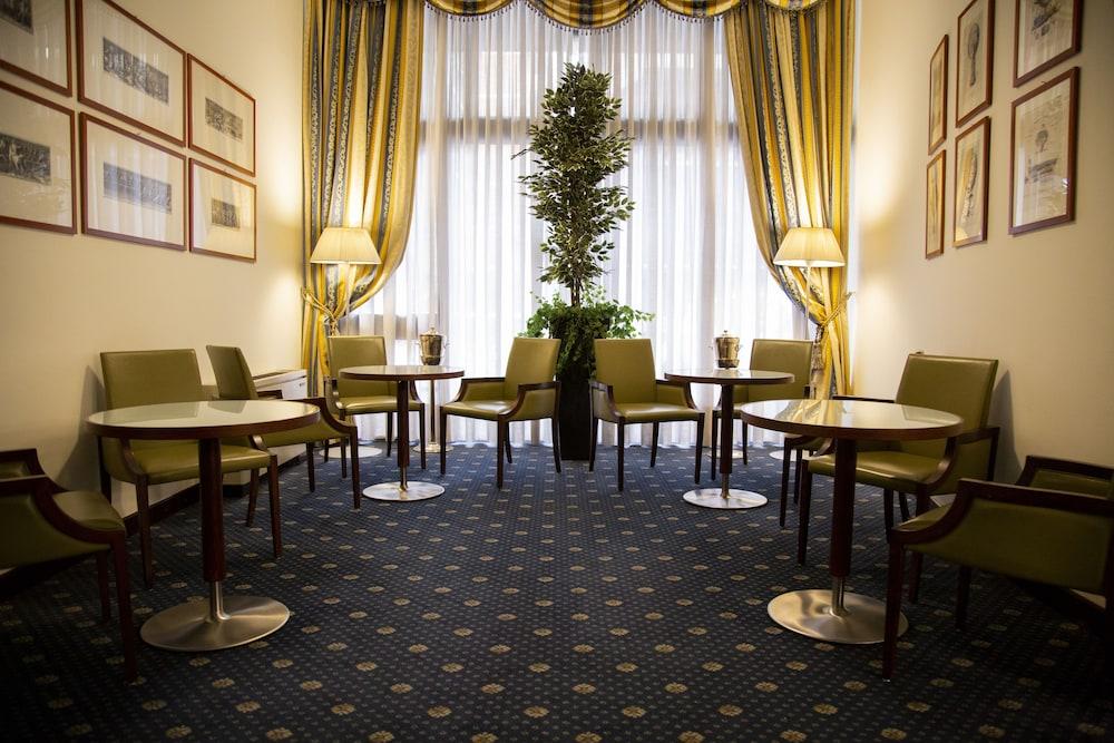 Ih Hotels Milano Eur - เตรซซาโน ซุล นาวีโญ ภายนอก รูปภาพ
