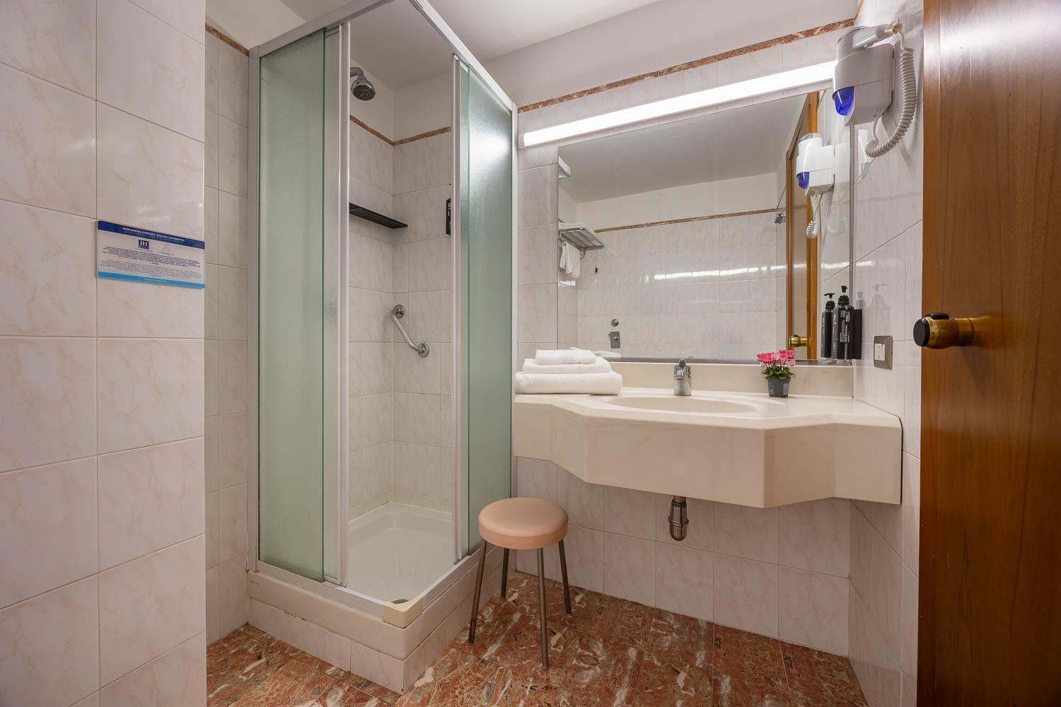 Ih Hotels Milano Eur - เตรซซาโน ซุล นาวีโญ ภายนอก รูปภาพ