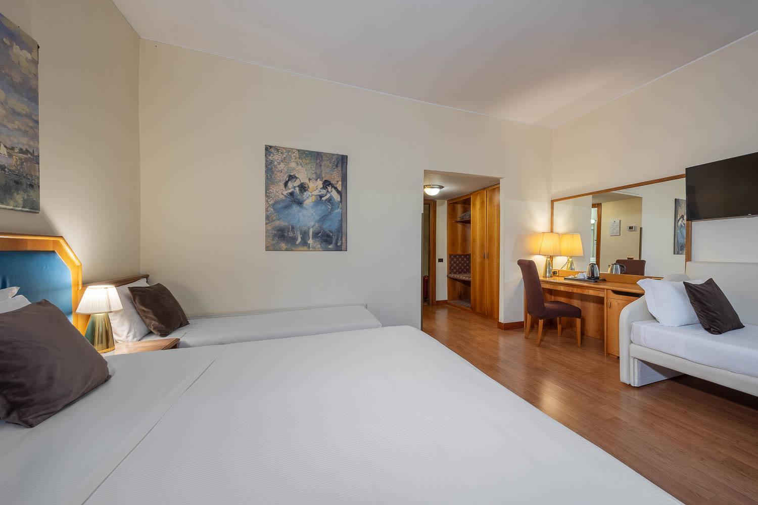 Ih Hotels Milano Eur - เตรซซาโน ซุล นาวีโญ ภายนอก รูปภาพ