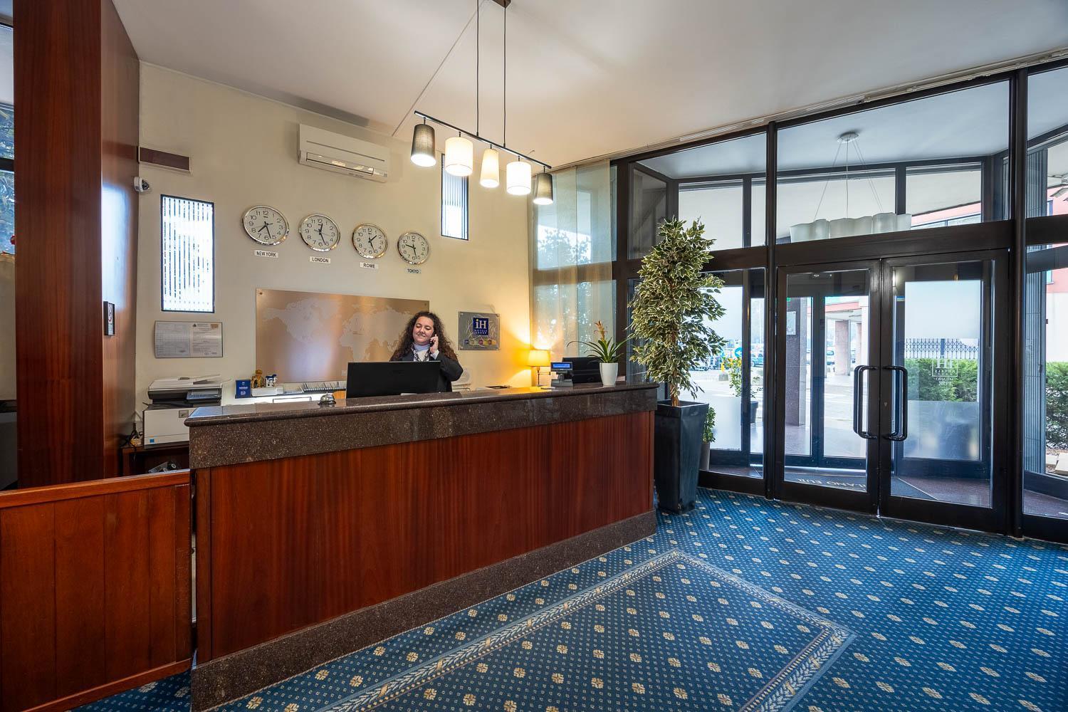 Ih Hotels Milano Eur - เตรซซาโน ซุล นาวีโญ ภายนอก รูปภาพ