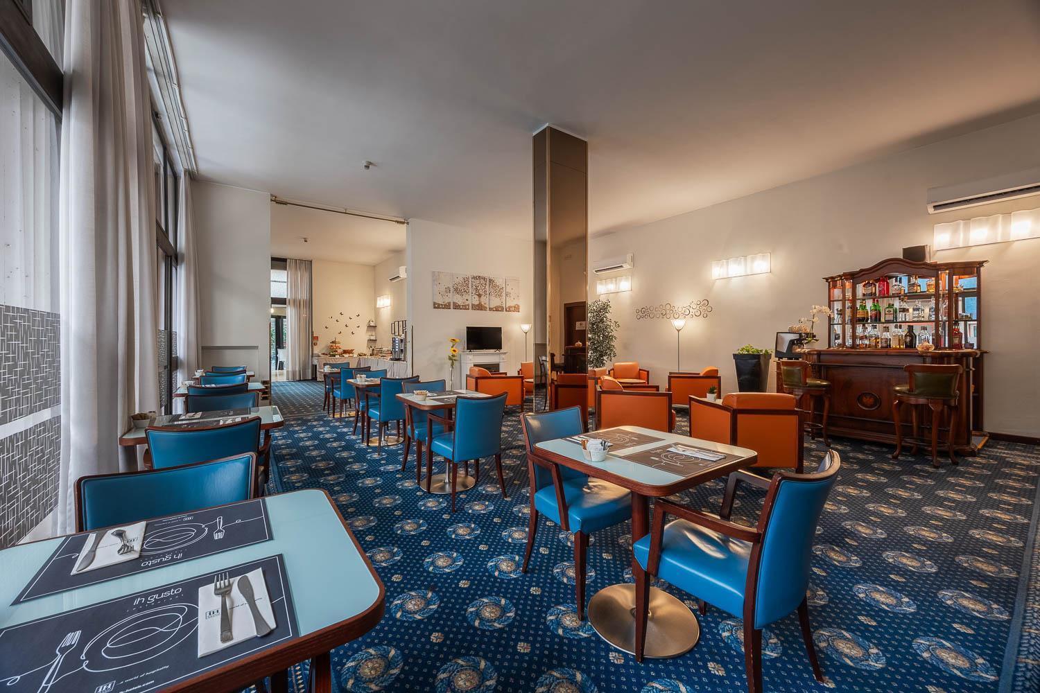 Ih Hotels Milano Eur - เตรซซาโน ซุล นาวีโญ ภายนอก รูปภาพ